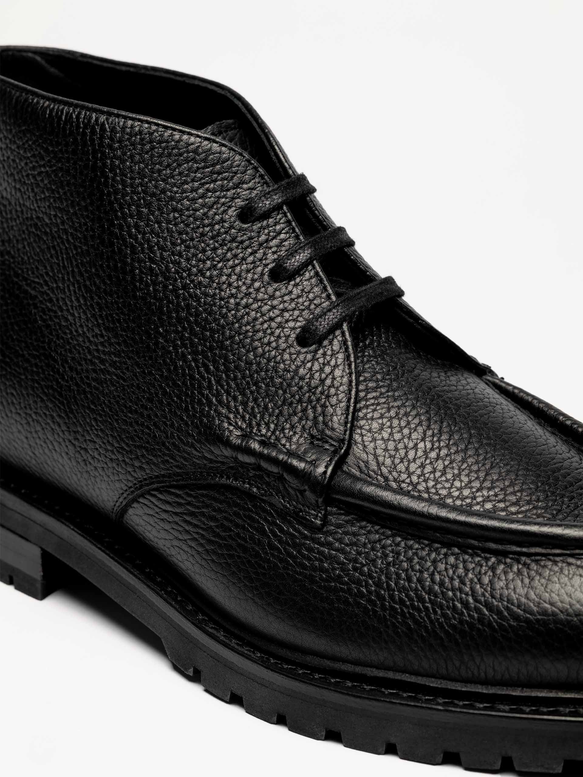 The Moc Toe Chukka - Black Grain