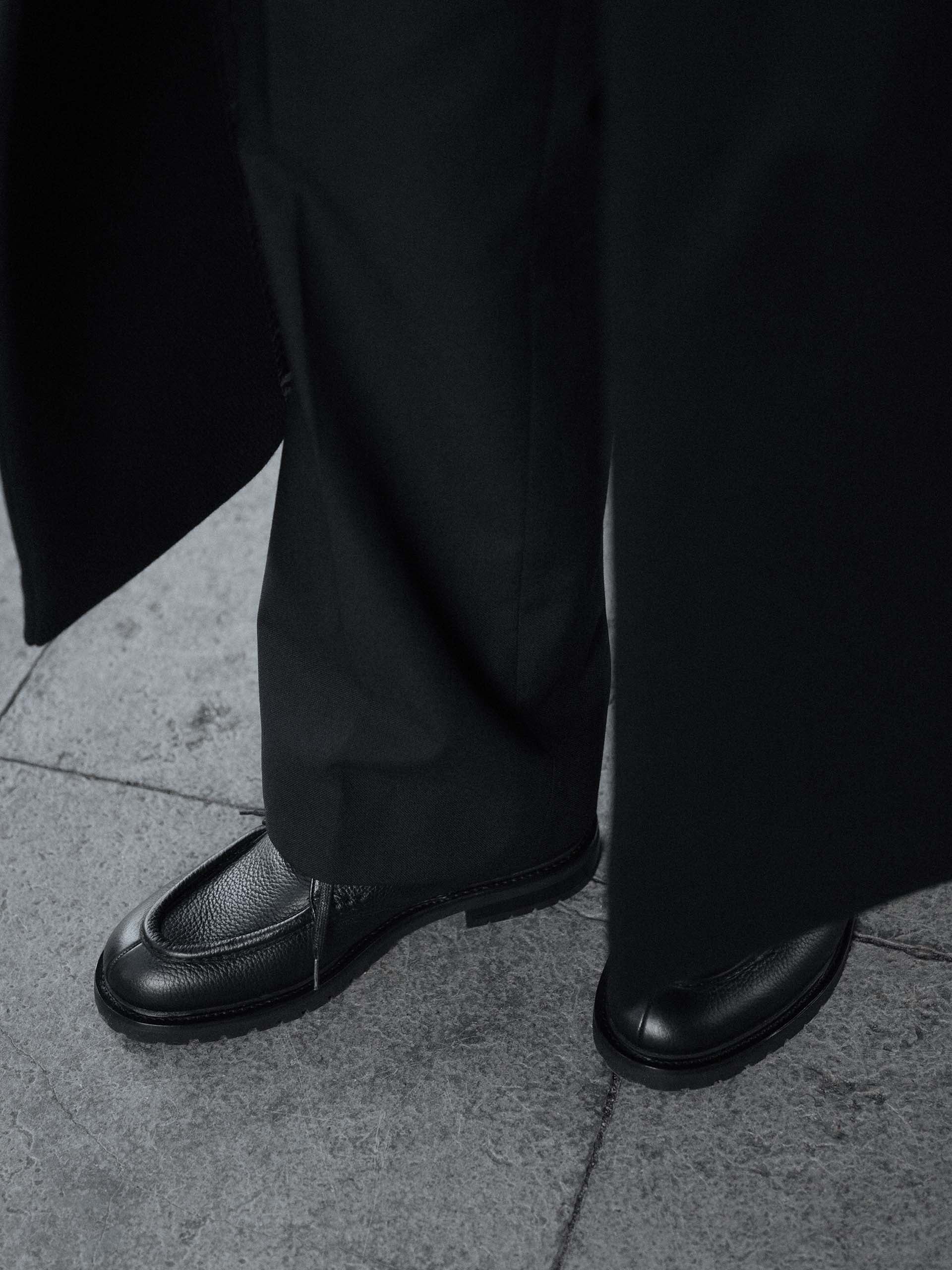 The Moc Toe Chukka - Black Grain